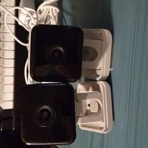 2 nice indoor or outdoor cameras